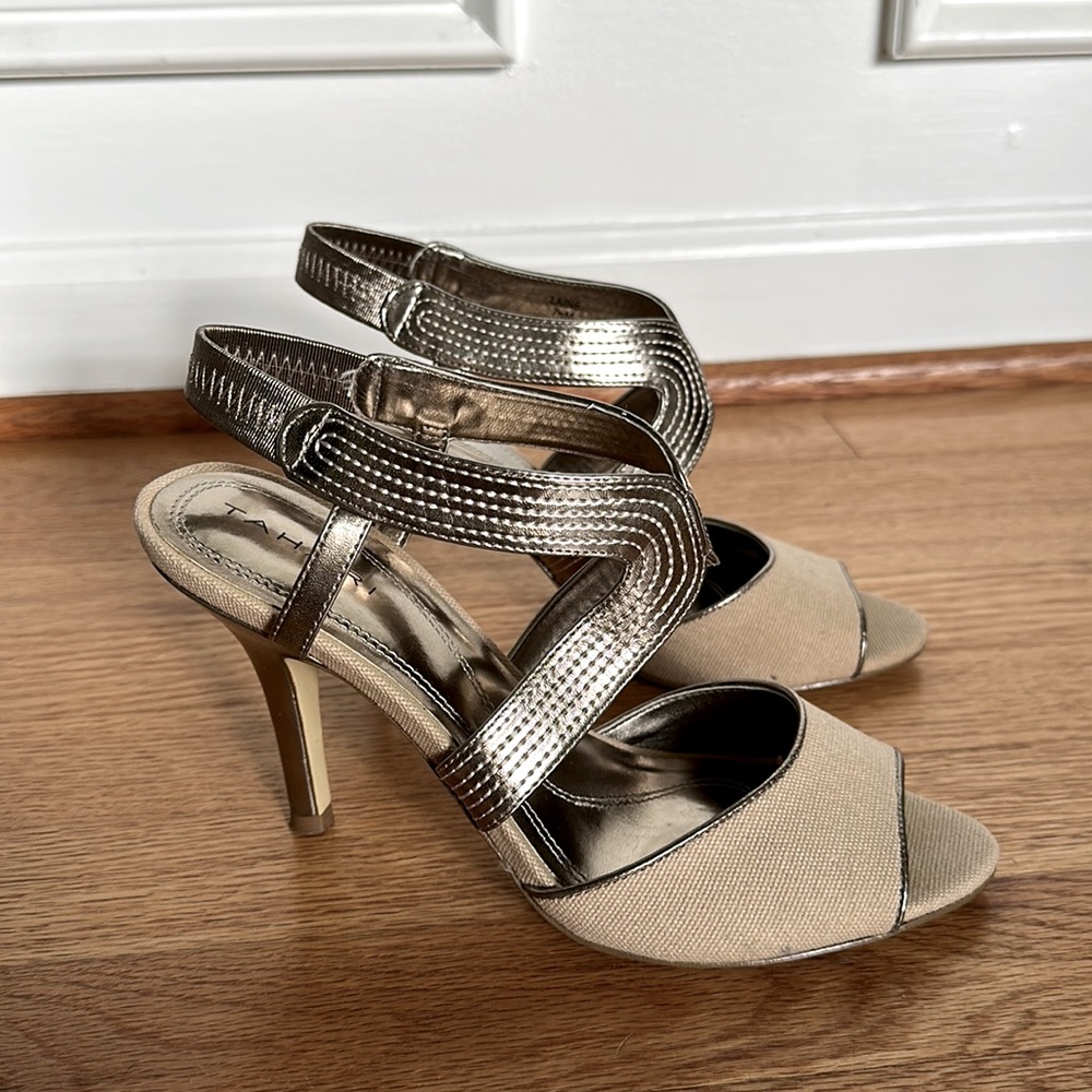 Tahari Tan/Gold Sandals